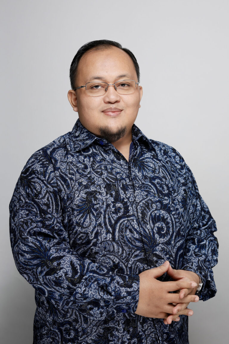 Dr. Alfons Zakaria, SH. LLM.